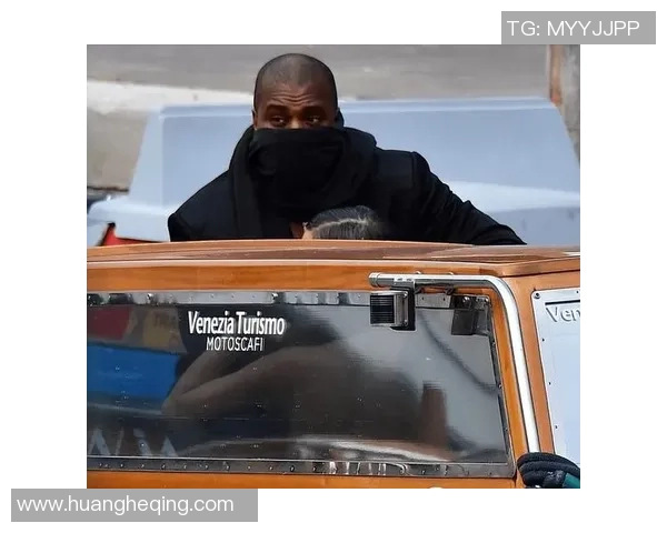 足球明星奇葩穿搭大揭秘那些让人哭笑不得的时尚选择与个性风格