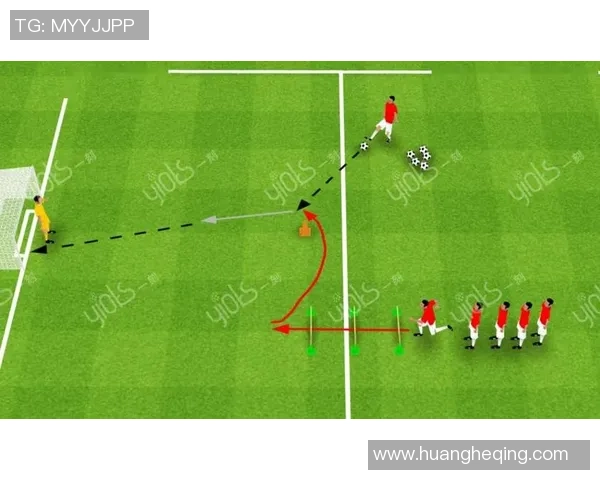 足球明星精彩射门慢动作回放解析让你领略技术与力量的完美结合